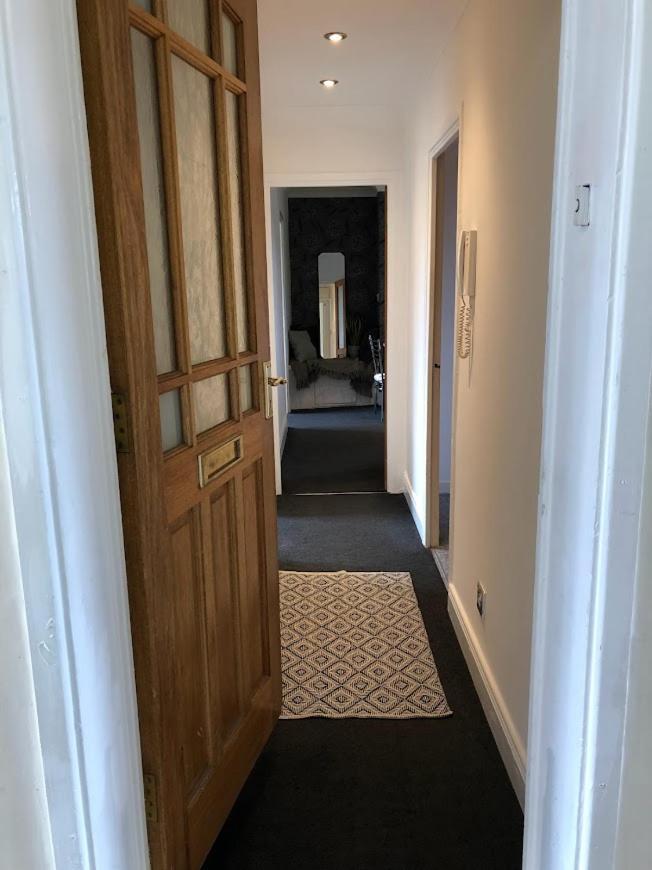 Lovely One-bedroom With Indoor Fireplace *